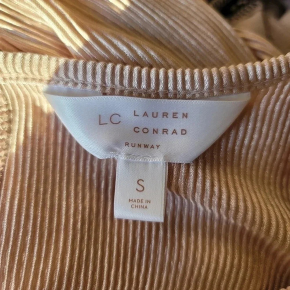 LC Lauren Conrad Runway Women Blush PInk Metallic Cold Shoulder Pleated Top XS - Picture 13 of 14